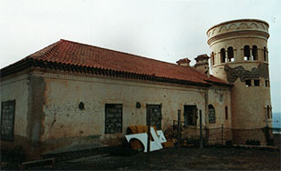 Villa von Osten aus gesehen
